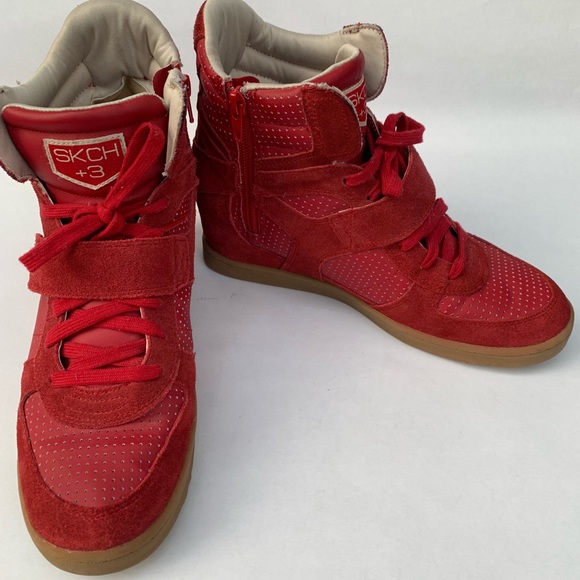 sketchers red sneakers
